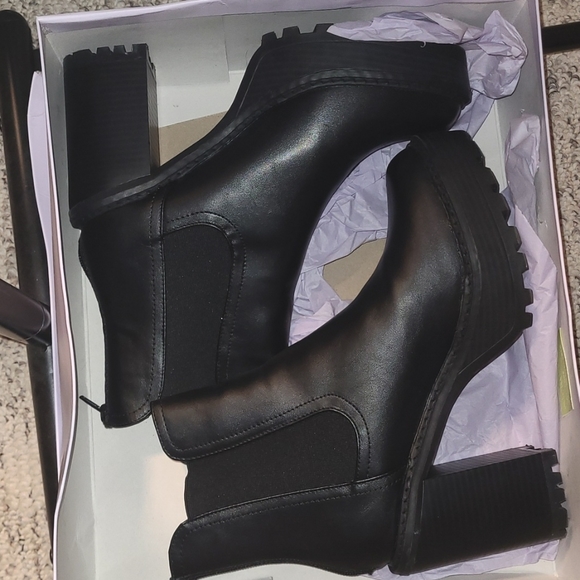 Madden Girl Kamora Chunky Chelsea Boot Size 10 - Picture 6 of 7